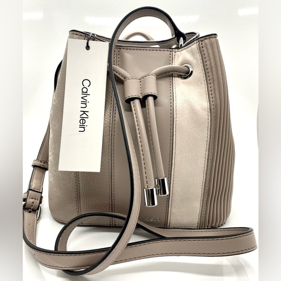 Calvin Klein Faux Leather Bucket Patch Work Bag Crossbody Nude Gabrianna Hobo - Picture 3 of 10